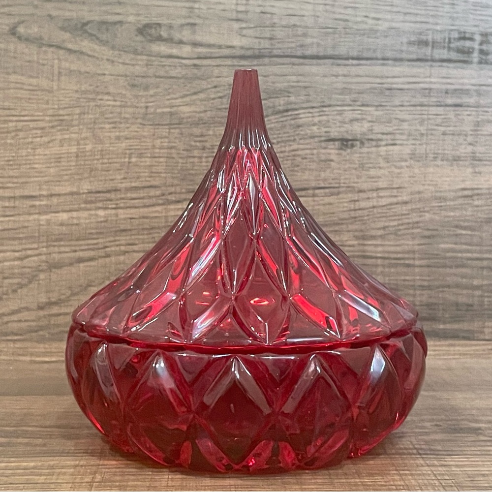 Shannon Crystal Designs of Ireland Red Hershey’s Kiss Diamond Pattern Candy Dish